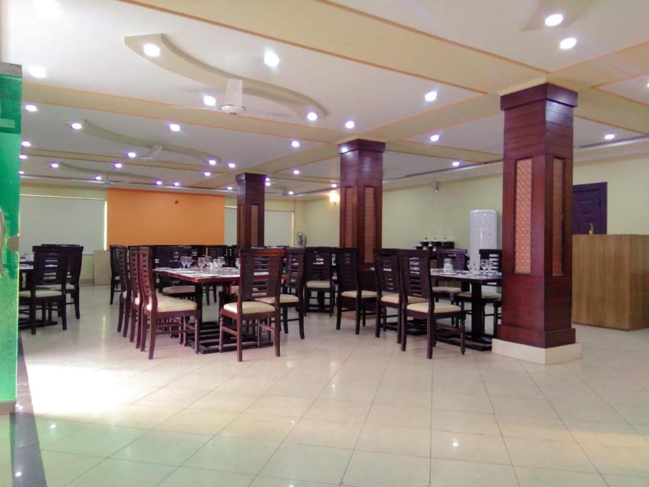 Hotel Crown Inn Multan Exteriér fotografie