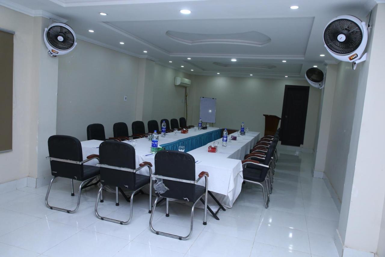 Hotel Crown Inn Multan Exteriér fotografie